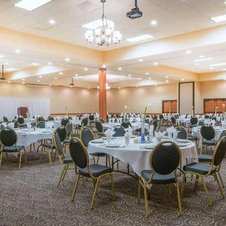 Ramada By Wyndham Des Moines Tropics Resort & Conference Ctr Urbandale Exterior foto