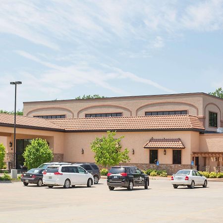 Ramada By Wyndham Des Moines Tropics Resort & Conference Ctr Urbandale Exterior foto