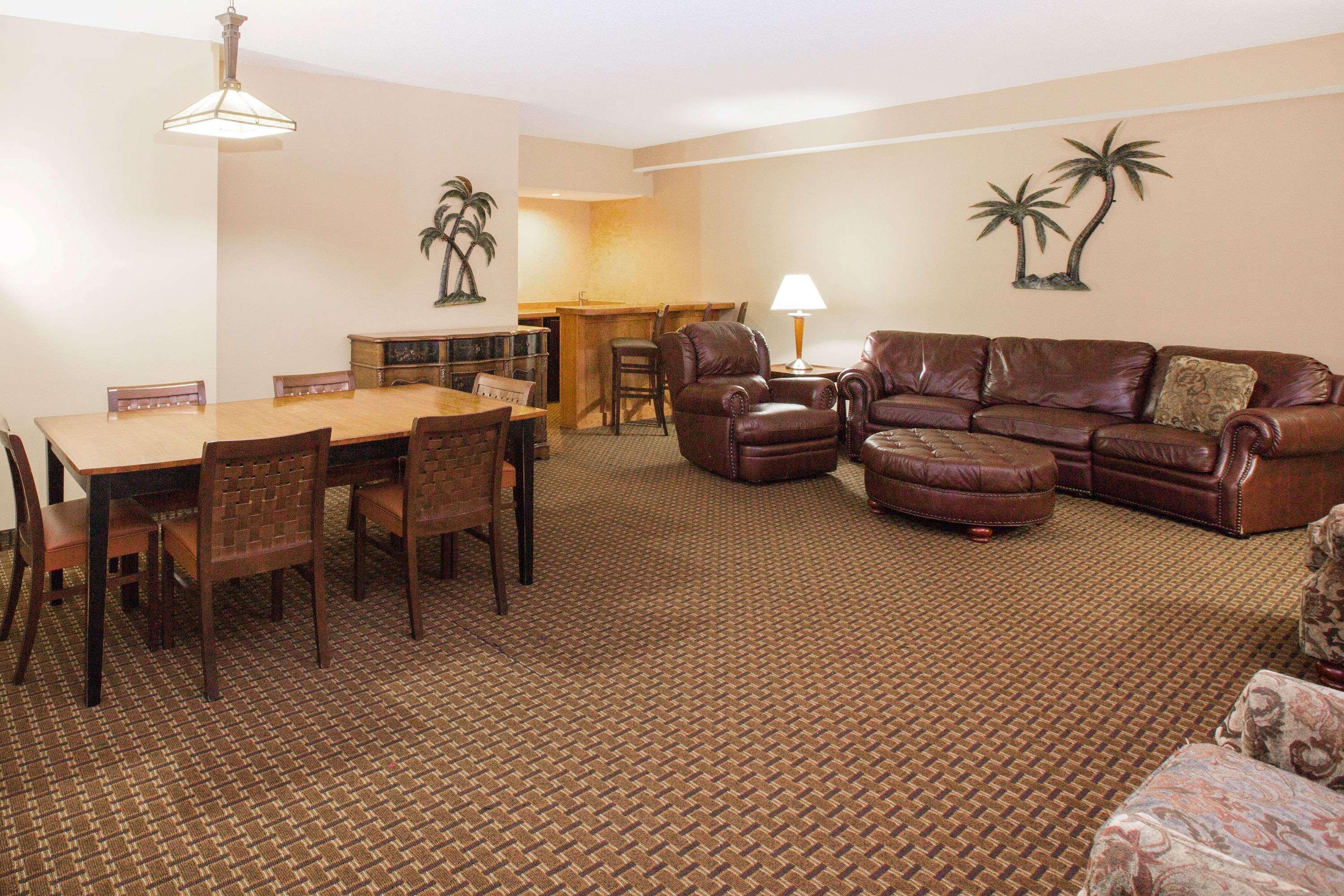 Ramada By Wyndham Des Moines Tropics Resort & Conference Ctr Urbandale Exterior foto