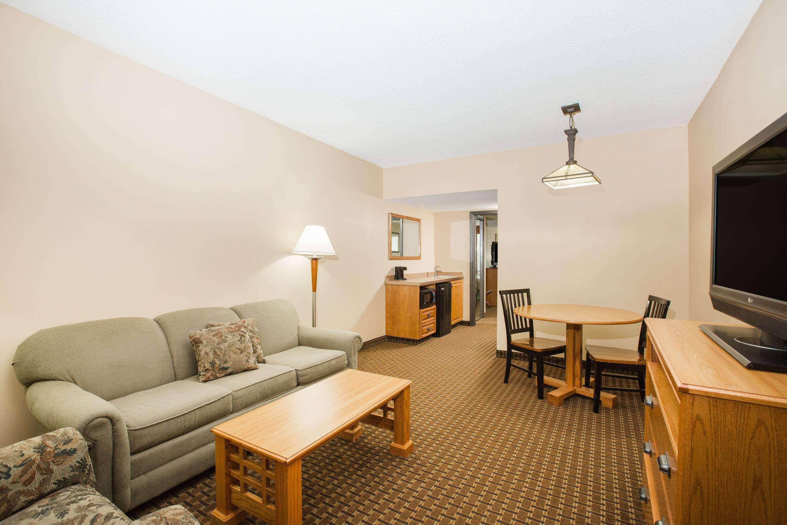 Ramada By Wyndham Des Moines Tropics Resort & Conference Ctr Urbandale Exterior foto