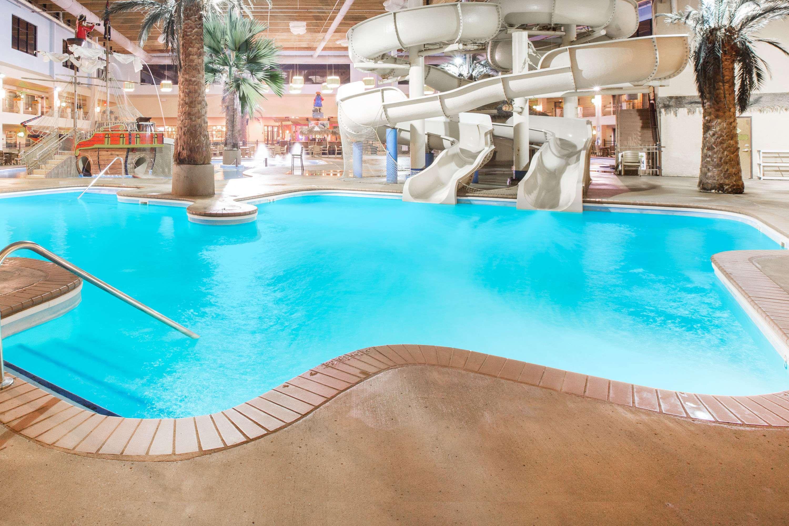 Ramada By Wyndham Des Moines Tropics Resort & Conference Ctr Urbandale Exterior foto