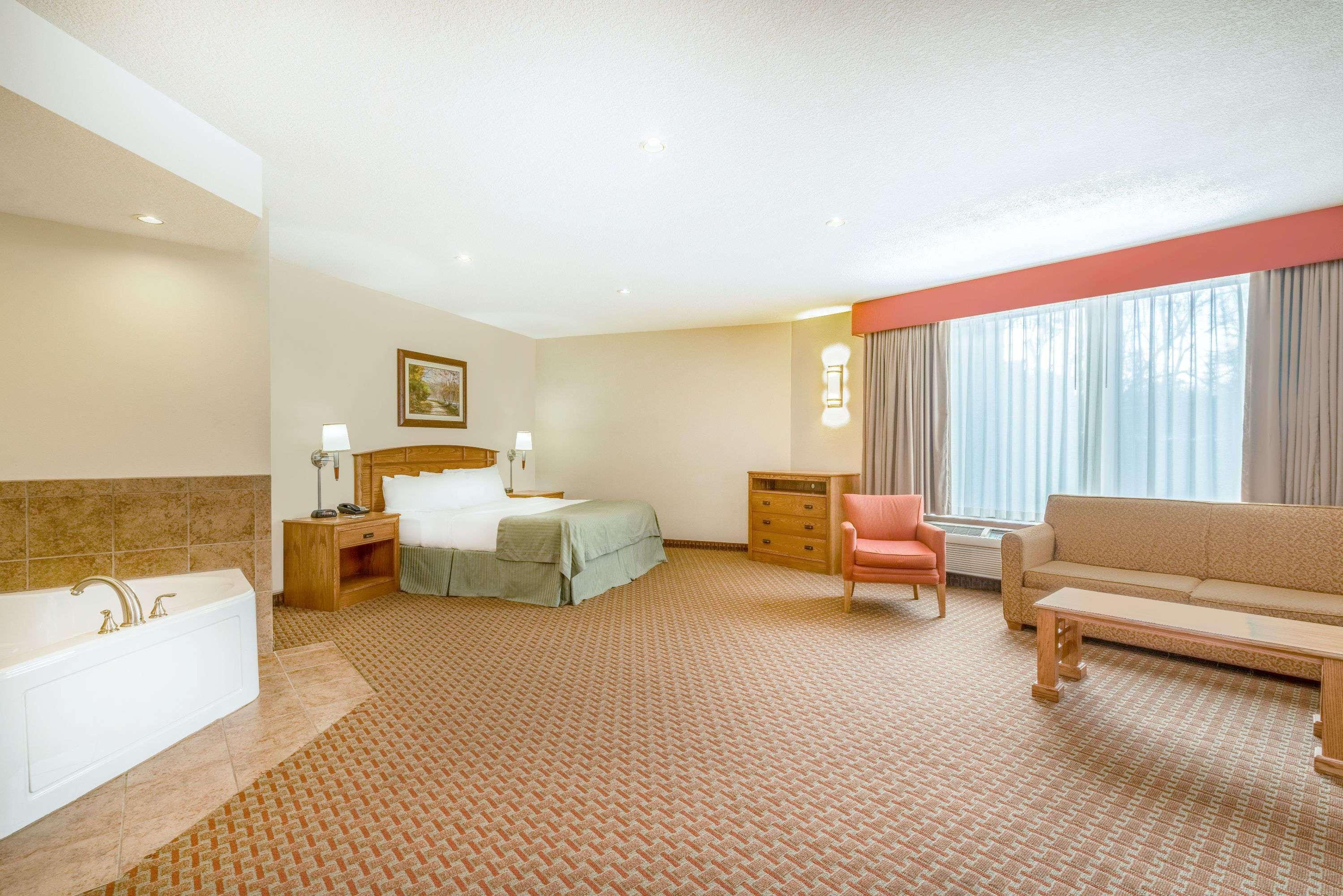 Ramada By Wyndham Des Moines Tropics Resort & Conference Ctr Urbandale Exterior foto