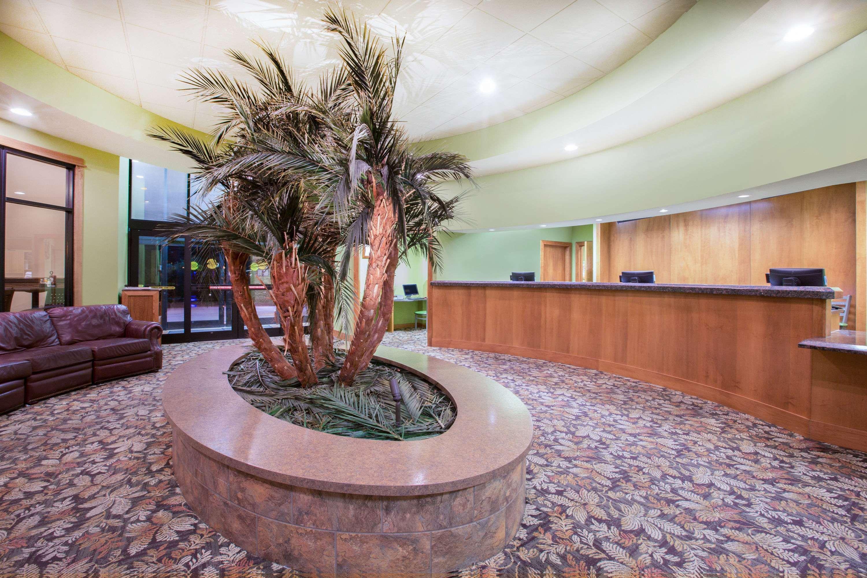 Ramada By Wyndham Des Moines Tropics Resort & Conference Ctr Urbandale Exterior foto
