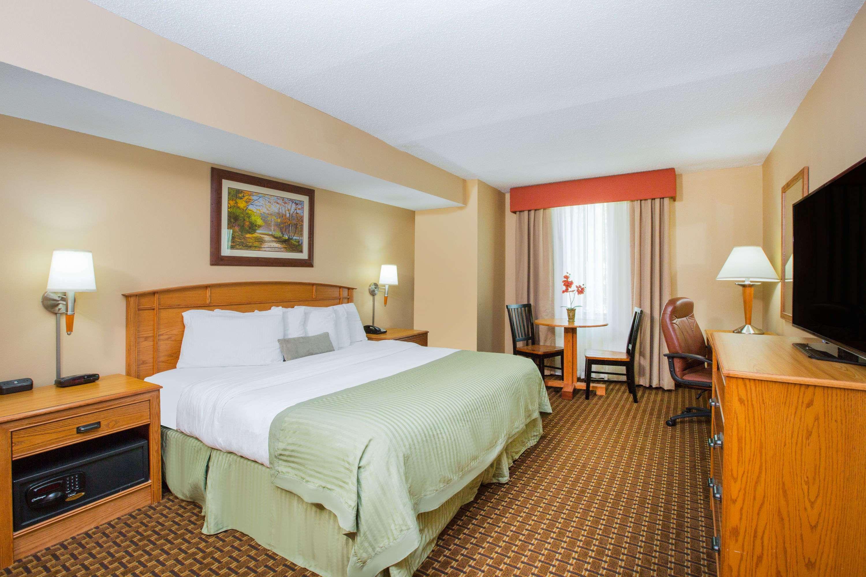 Ramada By Wyndham Des Moines Tropics Resort & Conference Ctr Urbandale Exterior foto