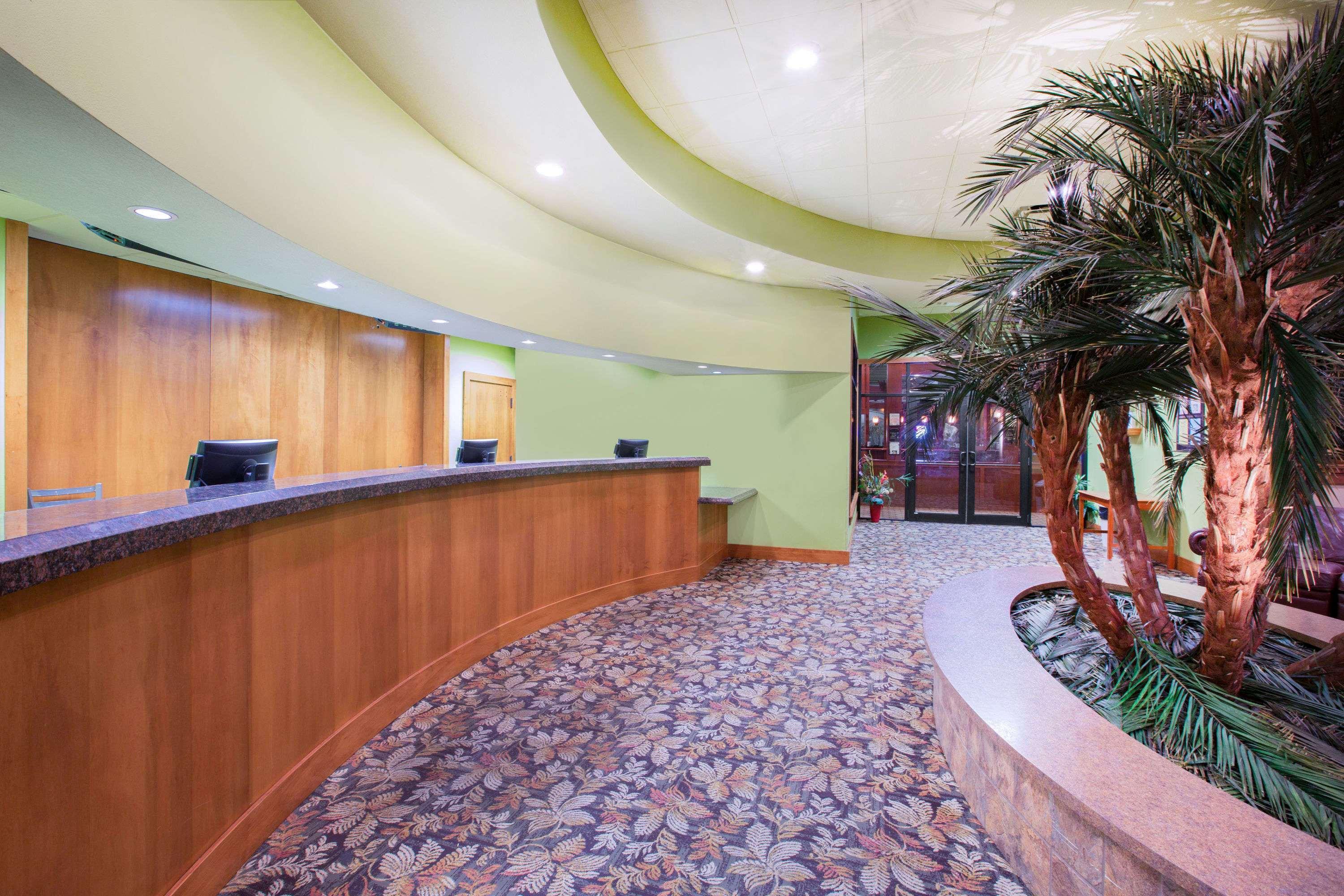 Ramada By Wyndham Des Moines Tropics Resort & Conference Ctr Urbandale Exterior foto