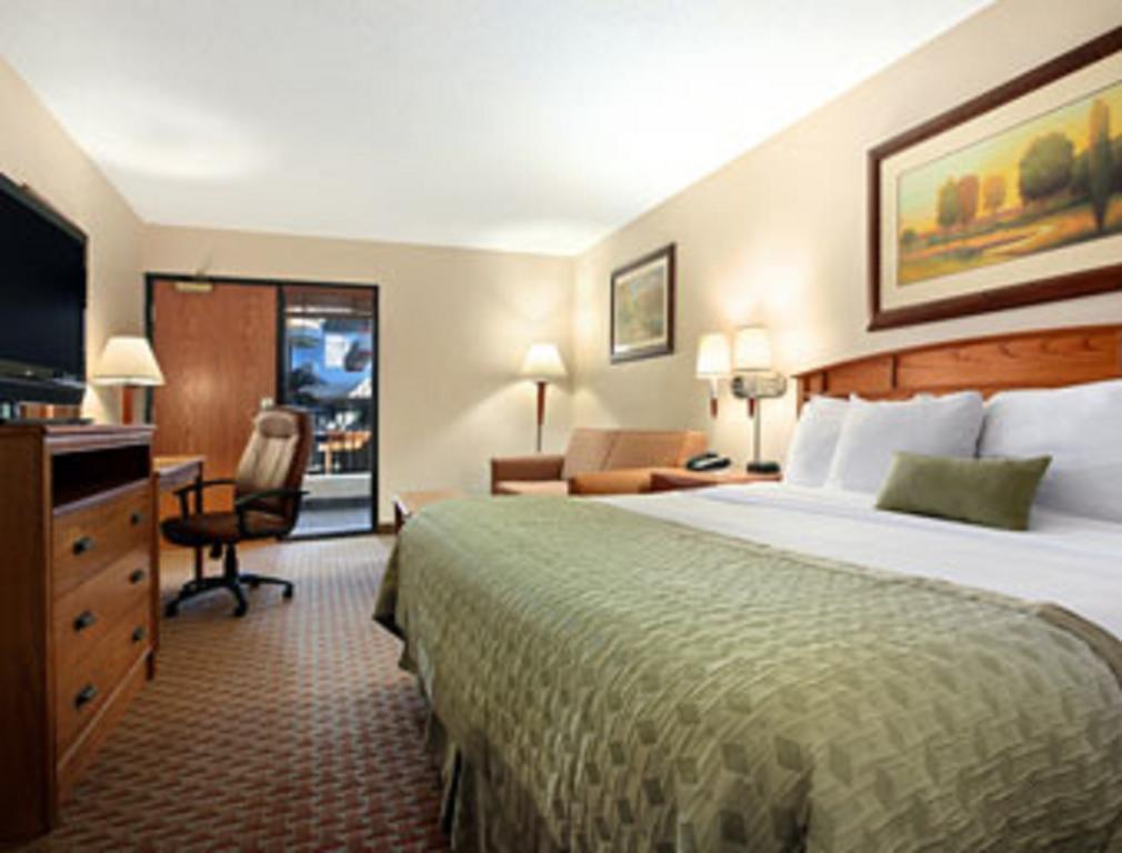 Ramada By Wyndham Des Moines Tropics Resort & Conference Ctr Urbandale Quarto foto